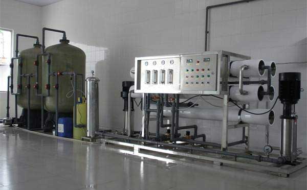 5T/時(shí)雙級(jí)反滲透純凈水設(shè)備 5T/時(shí)雙級(jí)反滲透純凈水設(shè)備